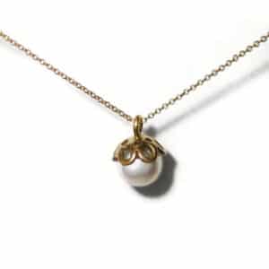 Akoya pearl pendant